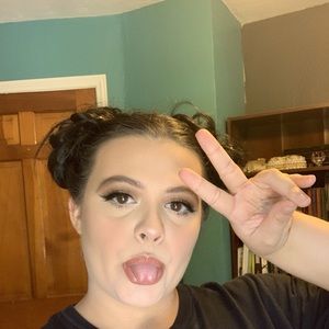 Meet your Posher, Haley